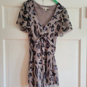 Ladies short sleeve top with tie